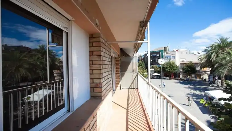 Vista exterior de Piso en venta en Santa Coloma de Gramenet