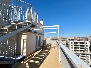 Mini appartamento con balcone in affitto a Puerto Deportivo