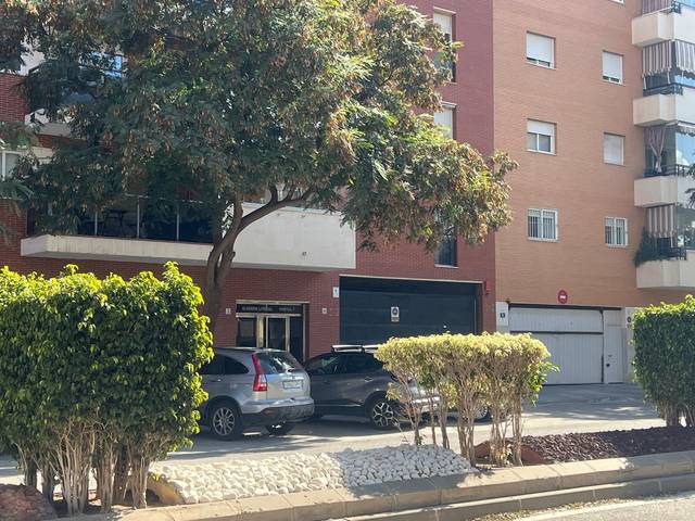 Garaje en Alquiler en Calle Concha Lagos en Martín Carpena - Torre del Río