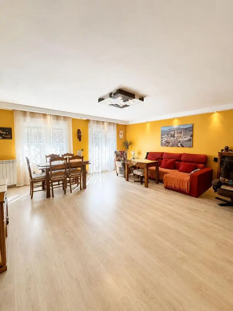 Casa aparellada amb piscina en venda a Altos del Olivar - El Caracol, imagen 6