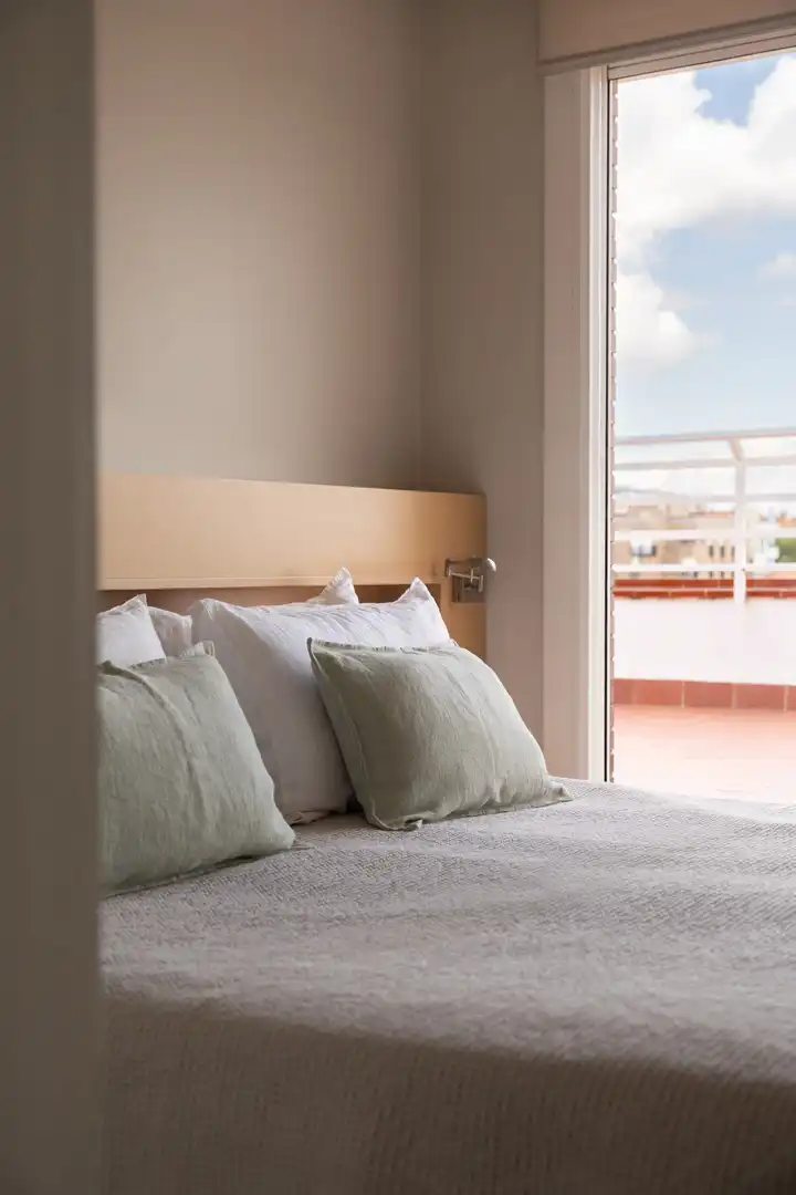Schlafzimmer von Dachboden zum Verkauf in Barcelona mit Klimaanlage, Heizung und Terrasse