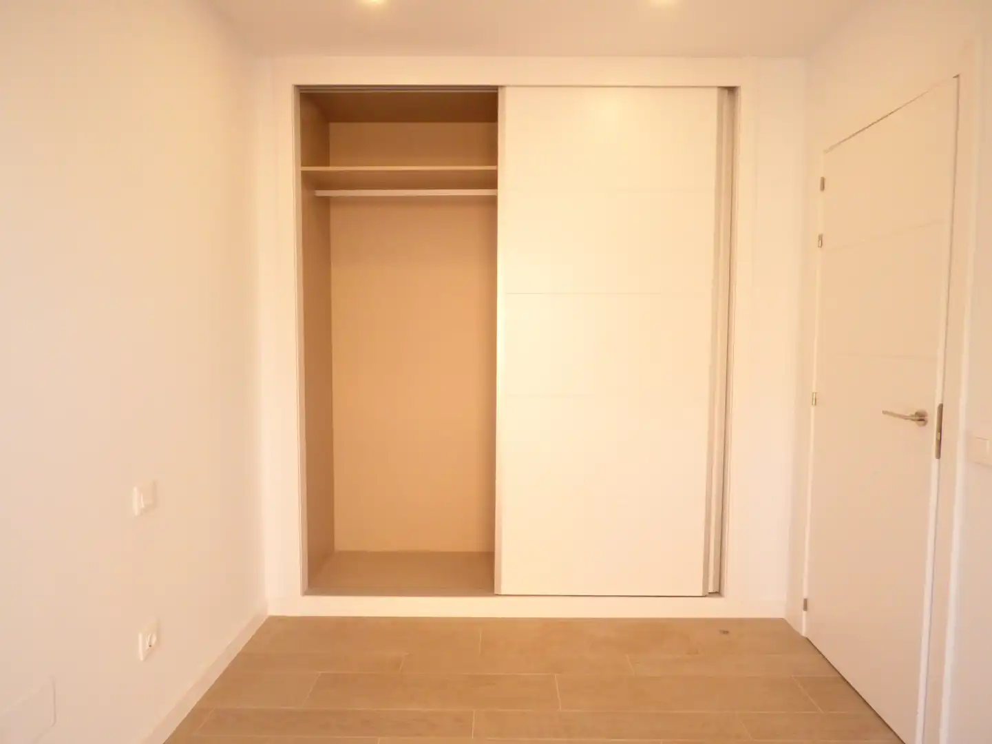 Bedroom of Flat for rent in Madrid  with Air Conditioner, Heating and Private garden