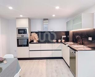 Kitchen of Flat for sale in Sabadell  with Air Conditioner