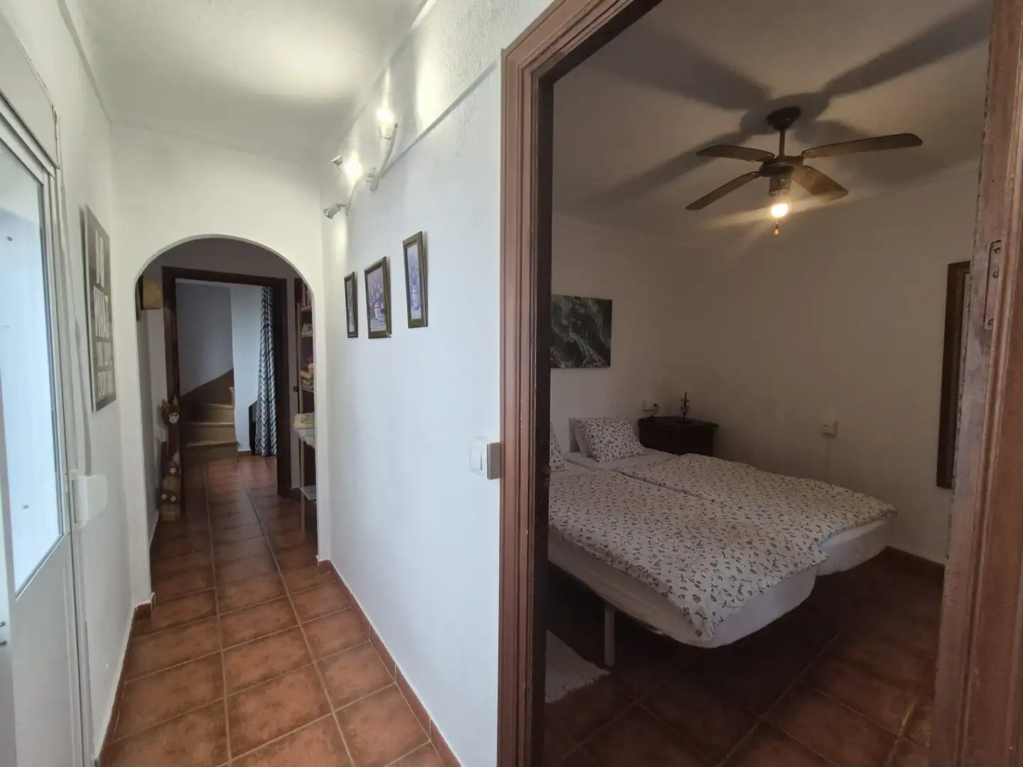 Houses for sale in Guaro  with Air Conditioner, Terrace and Furnished