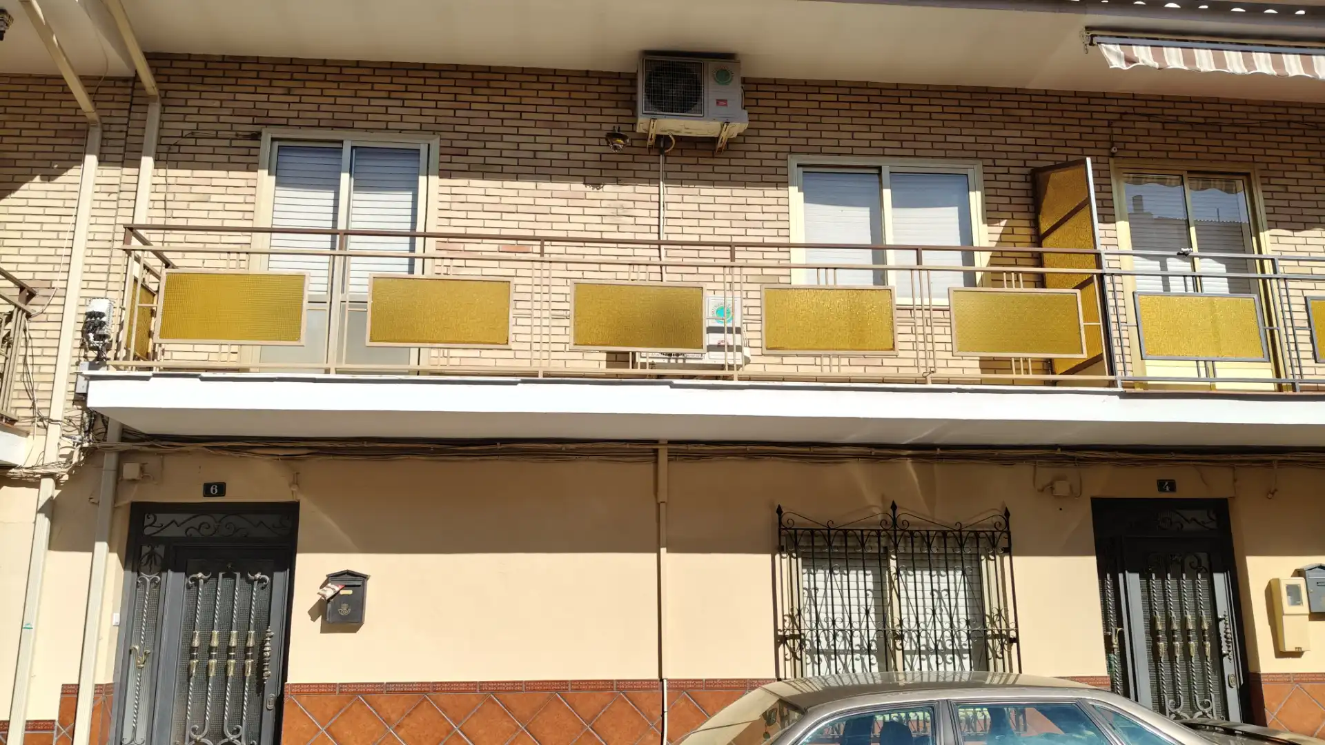 Vista exterior de Casa o xalet en venda en Baza amb Moblat