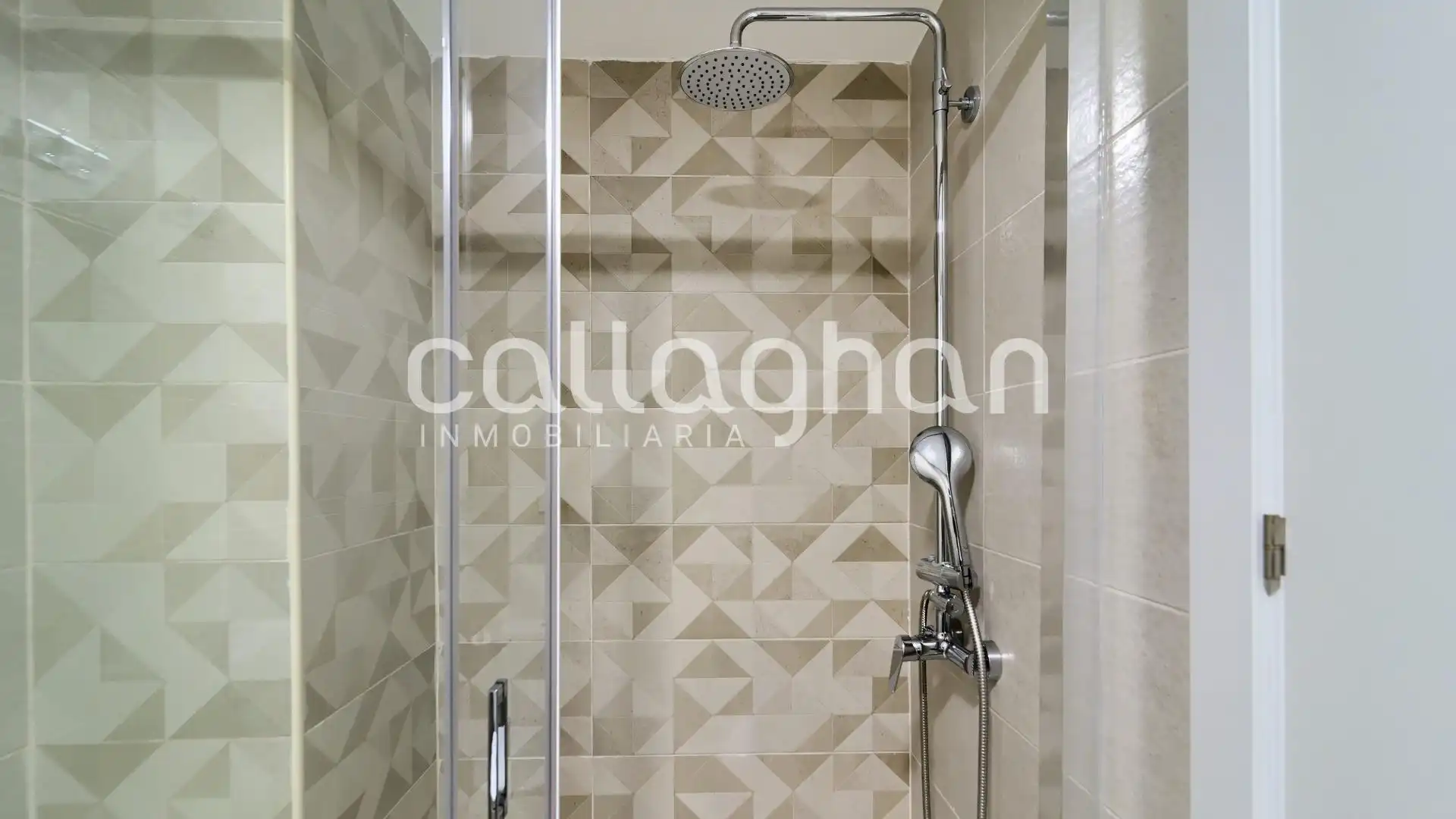 Baño de Piso en venta en Oropesa del Mar / Orpesa con Aire acondicionado, Calefacción y Jardín privado