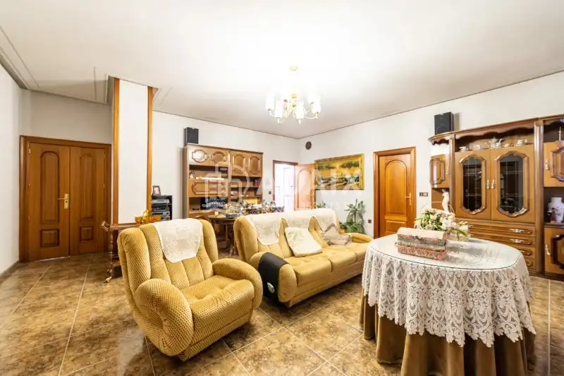Wohnzimmer von Haus oder Chalet zum Verkauf in Úbeda mit Terrasse, Abstellraum und Balkon