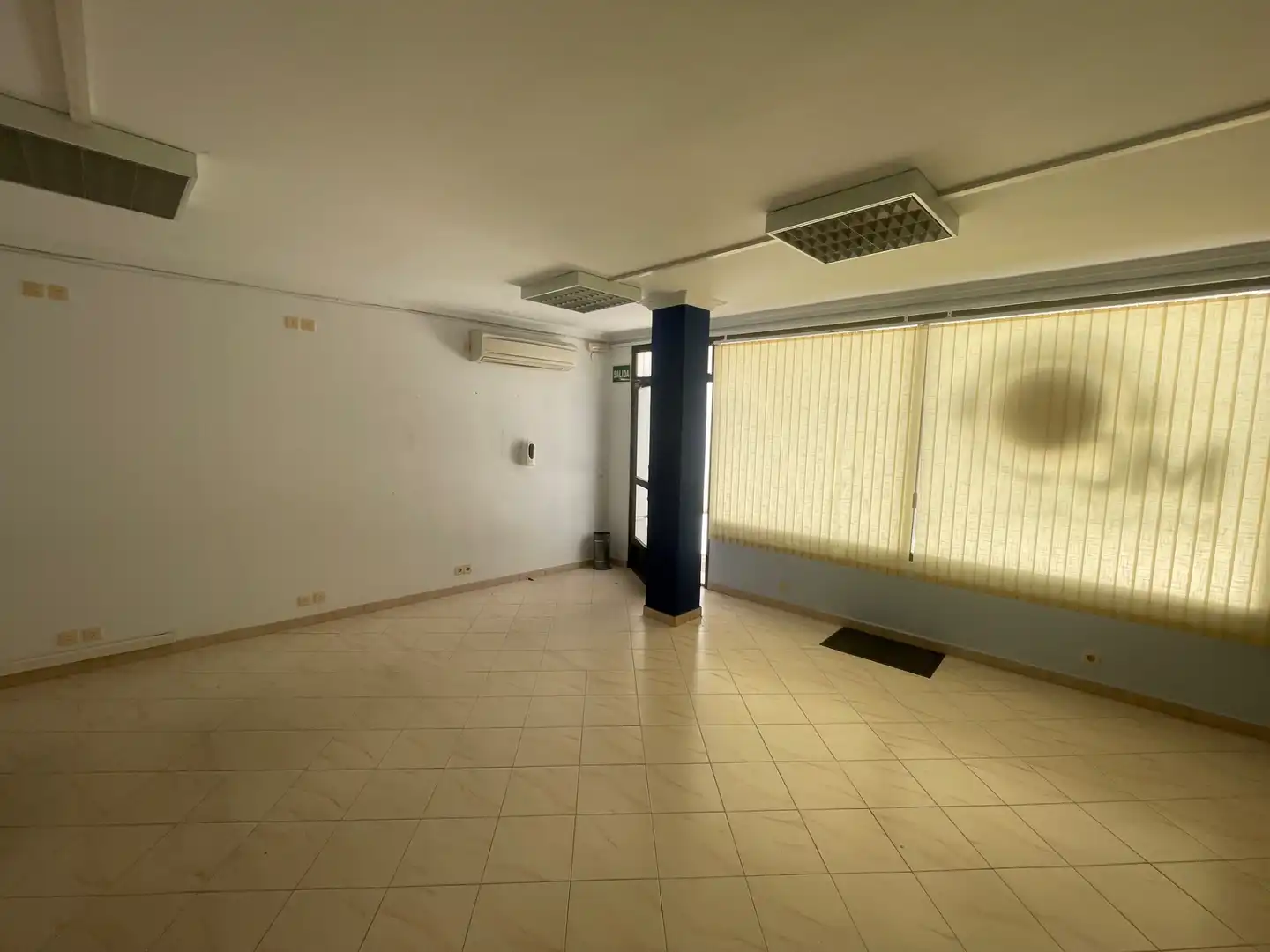 Local comercial en alquiler en Calle Mártires, imagen 3
