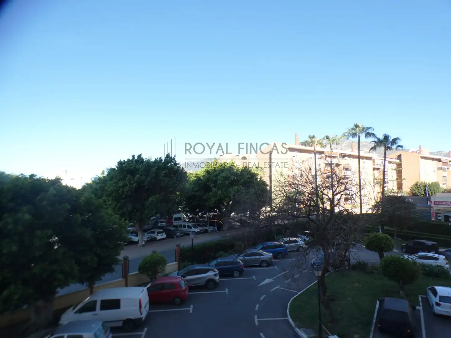 Vista exterior de Pis en venda en Benalmádena amb Jardí privat, Moblat i Balcó