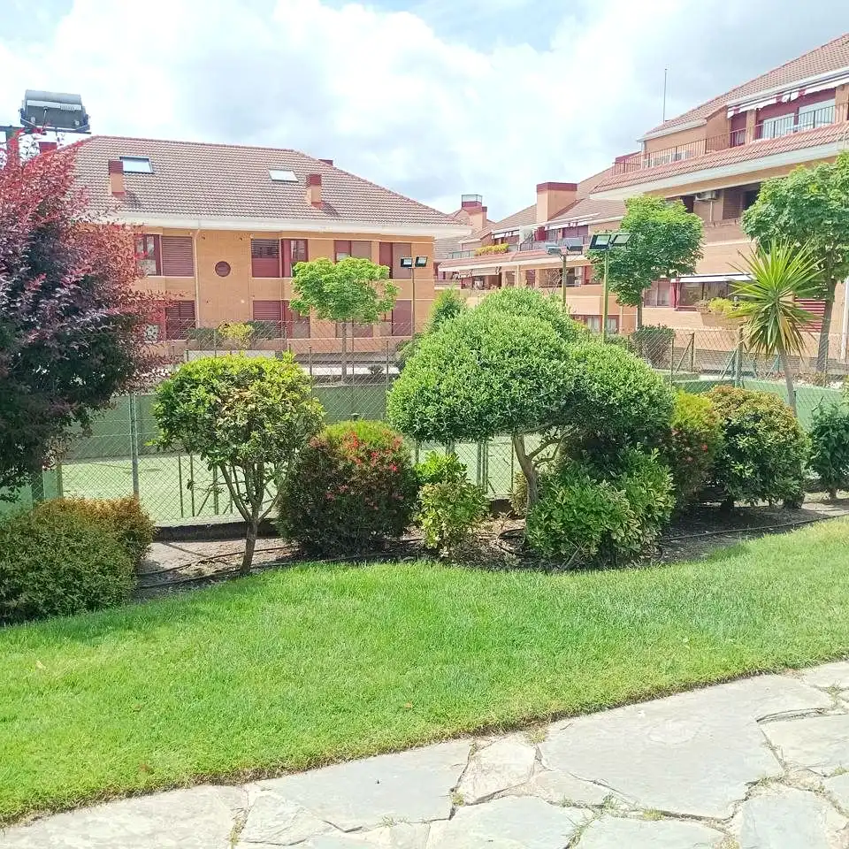 Vista exterior de Pis de lloguer en Las Rozas de Madrid amb Aire condicionat, Calefacció i Terrassa