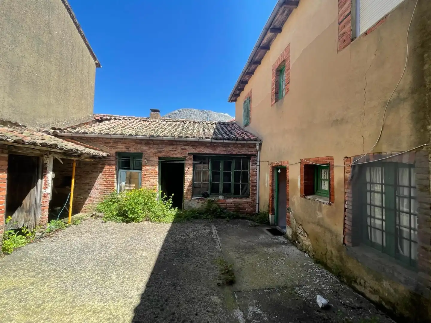Vista exterior de Casa o chalet en venta en Vegacervera con Trastero y Amueblado