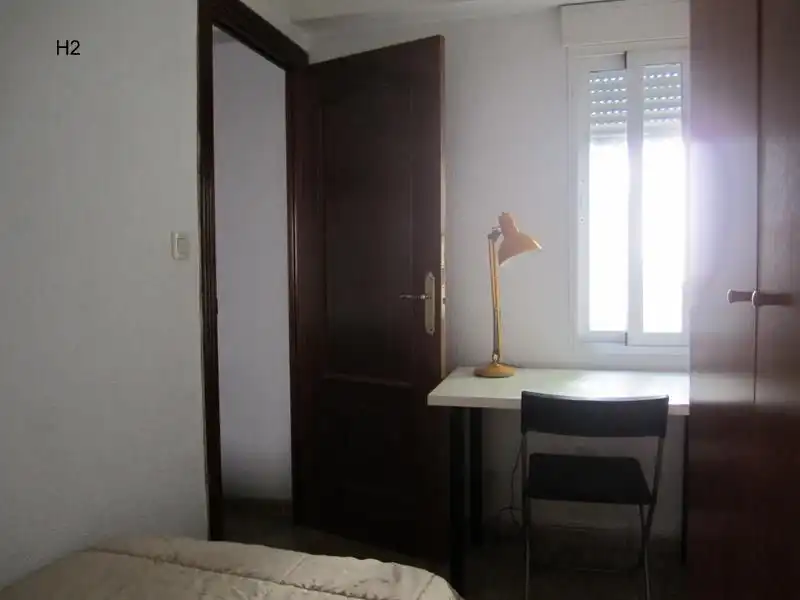 Habitación de Piso de alquiler en Granada con Aire acondicionado, Calefacción y Amueblado