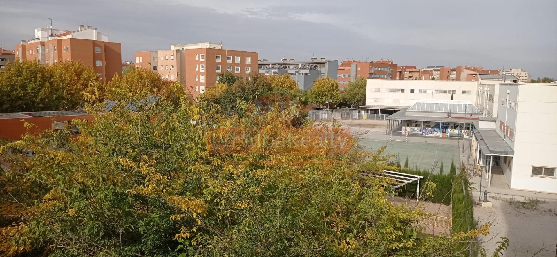 Vista exterior de Pis de lloguer en  Albacete Capital amb Aire condicionat, Jardí privat i Balcó