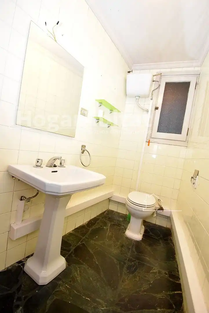 Baño de Piso en venta en Castellón de la Plana / Castelló de la Plana con Calefacción y Balcón