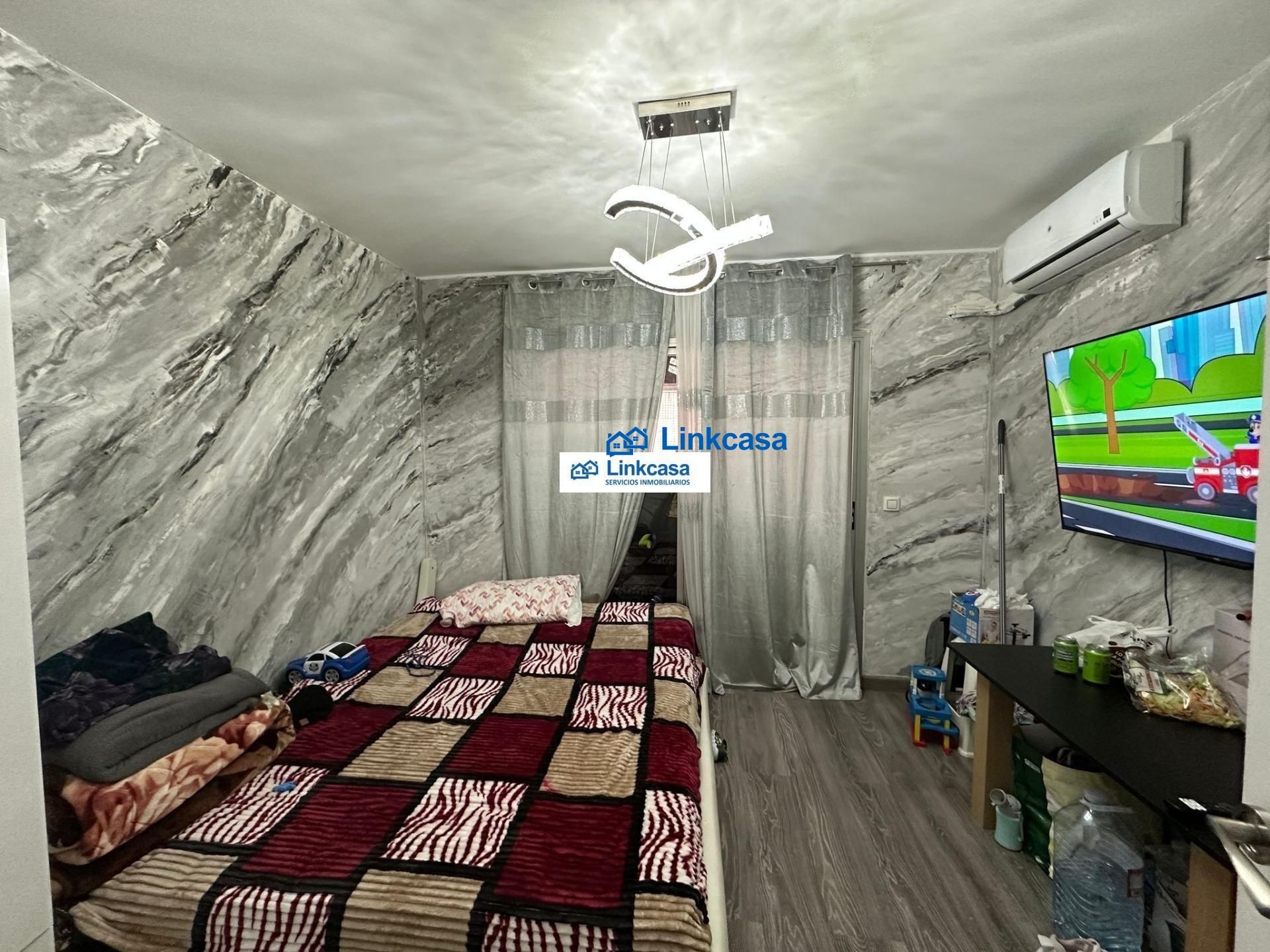 Bedroom of Flat for sale in  Madrid Capital  with Air Conditioner, Heating and Terrace