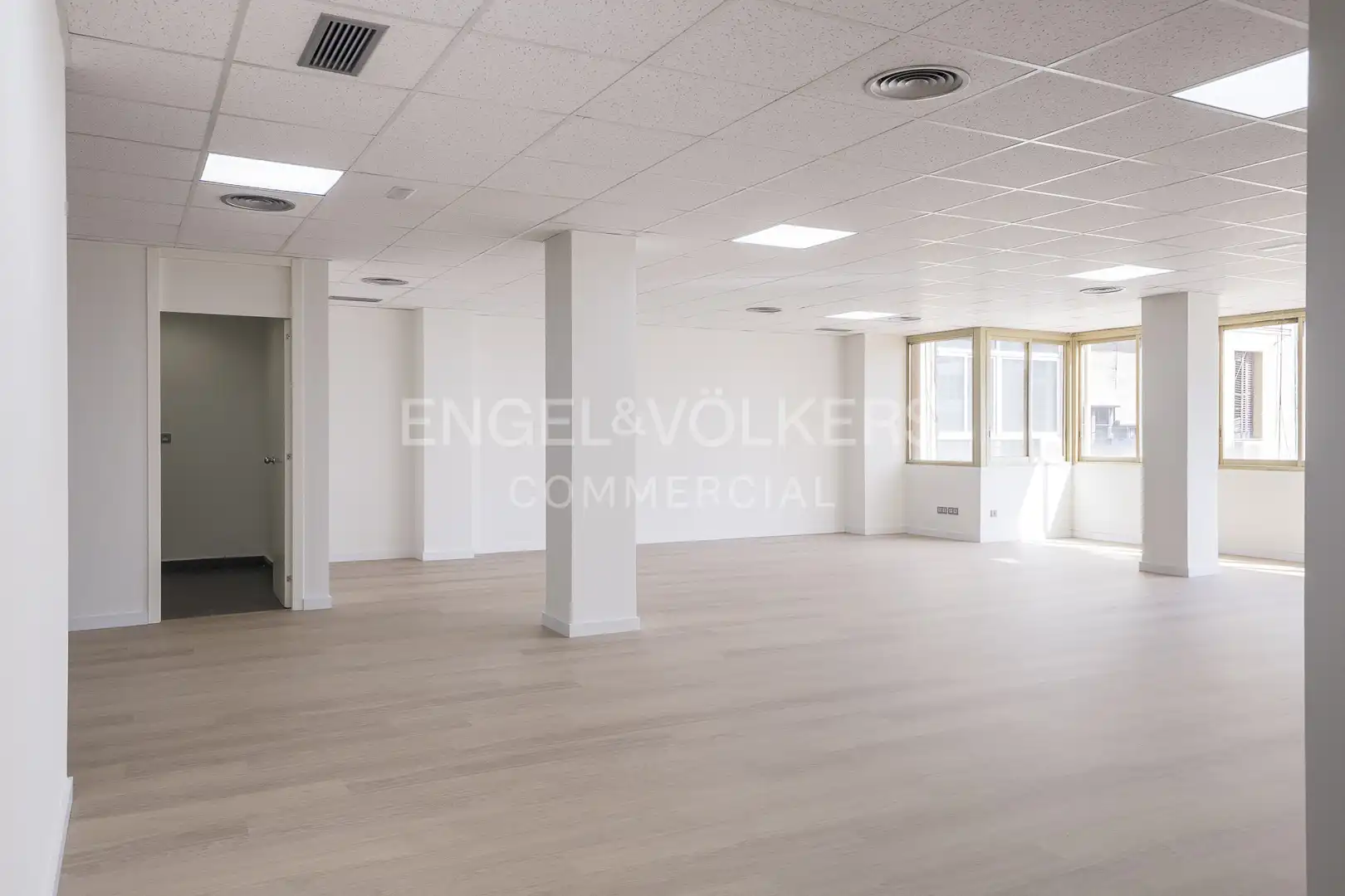 Office for rent in Barcelona  with Air Conditioner and Heating