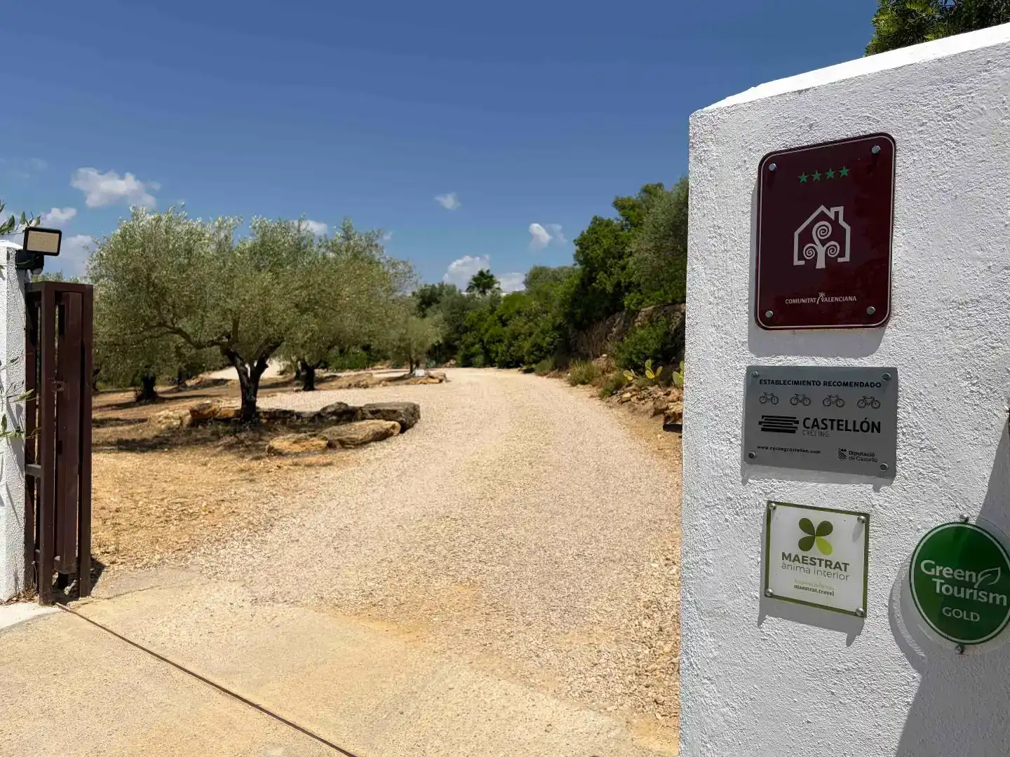 Vista exterior de Finca rústica en venda en Traiguera amb Jardí privat, Piscina i Moblat