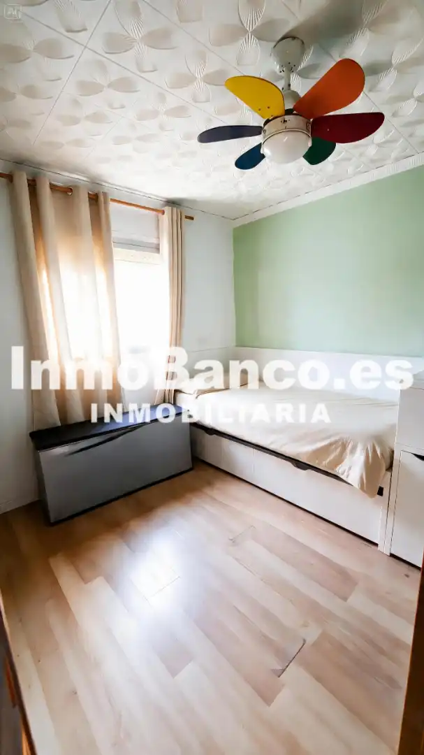 Dormitori de Casa o xalet en venda en Chiva amb Jardí privat i Terrassa