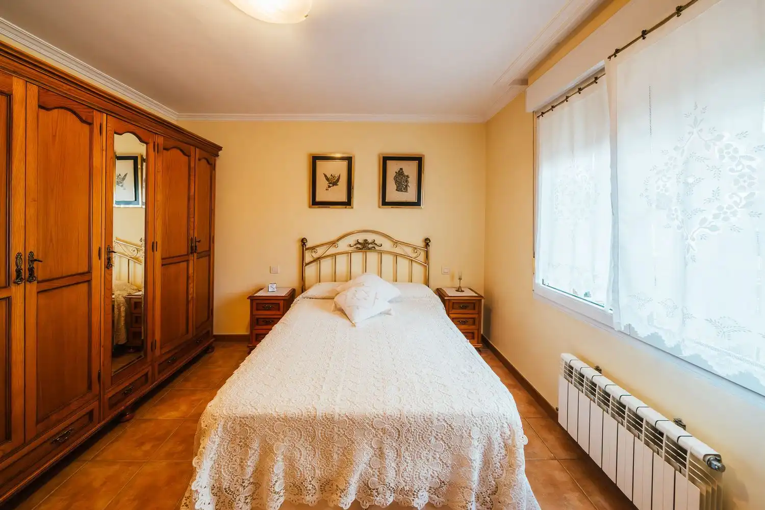 Schlafzimmer von Country house zum Verkauf in Muskiz mit Privatgarten, Terrasse und Balkon