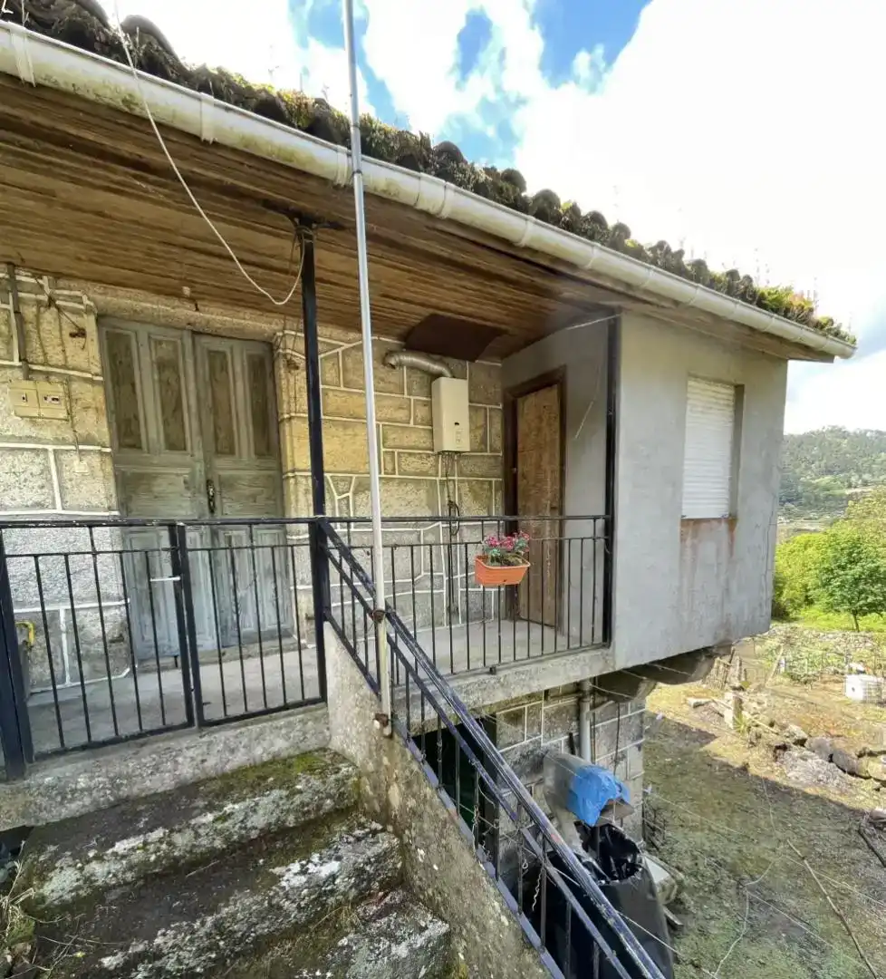 Vista exterior de Casa o xalet en venda en A Arnoia amb Balcó