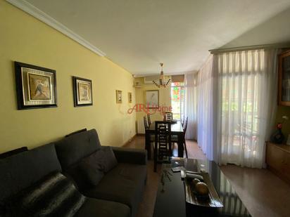 Living room of Flat for sale in  Madrid Capital  with Heating, Terrace and Storage room