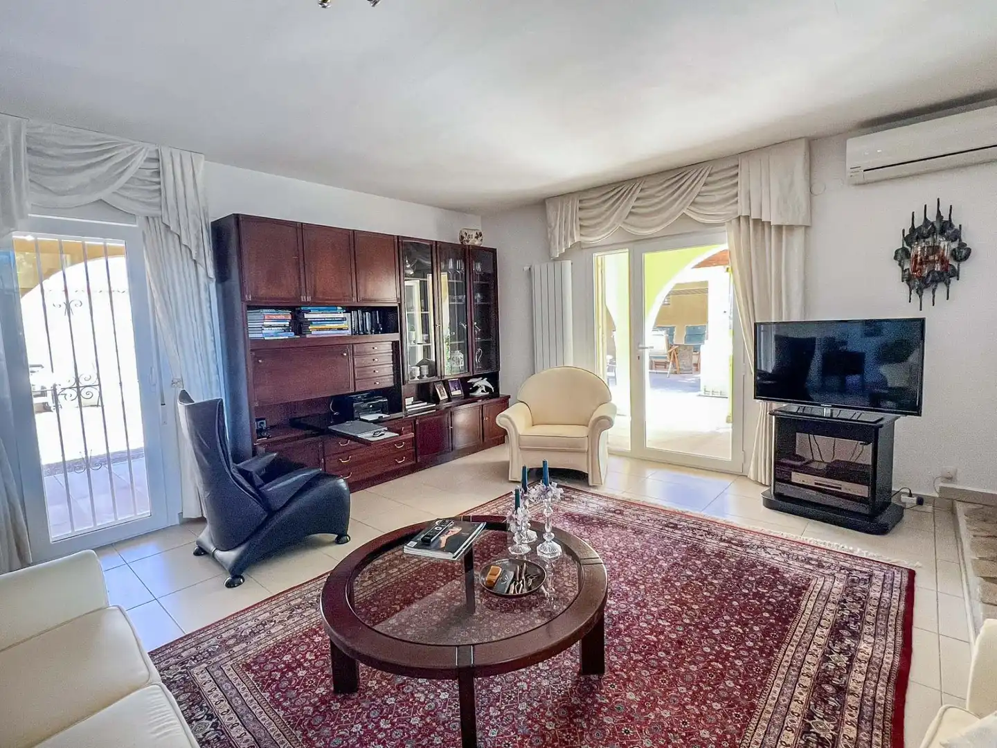 Sala de estar de Casa o chalet en venta en La Nucia con Aire acondicionado, Jardín privado y Piscina