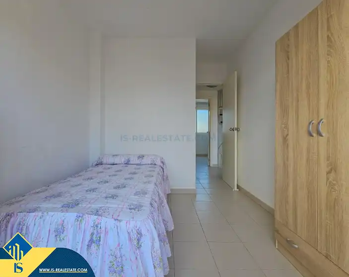 Habitación de Dúplex en venta en Guardamar del Segura con Terraza, Amueblado y Piscina comunitaria