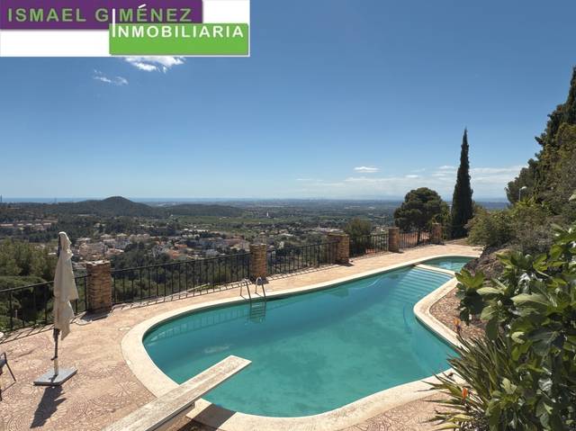 Casa-chalet en Venta en Casco Urbano