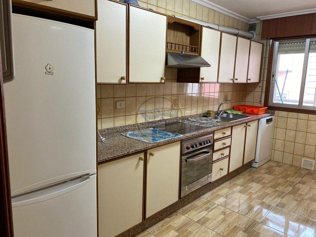 Kitchen of Flat to rent in Vigo   with Heating, Parquet flooring and Balcony