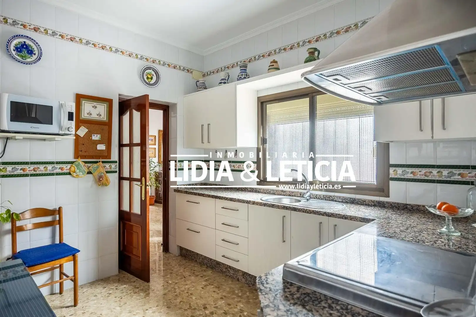 Cuina de Casa o xalet en venda en Alcalá de Guadaira amb Aire condicionat, Jardí privat i Terrassa