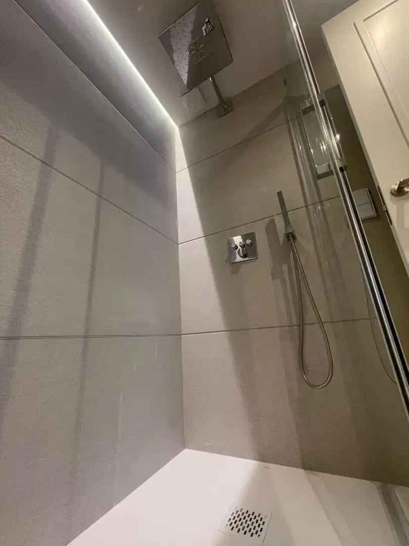 Bany de Pis de lloguer en Córdoba amb Aire condicionat, Calefacció i Moblat