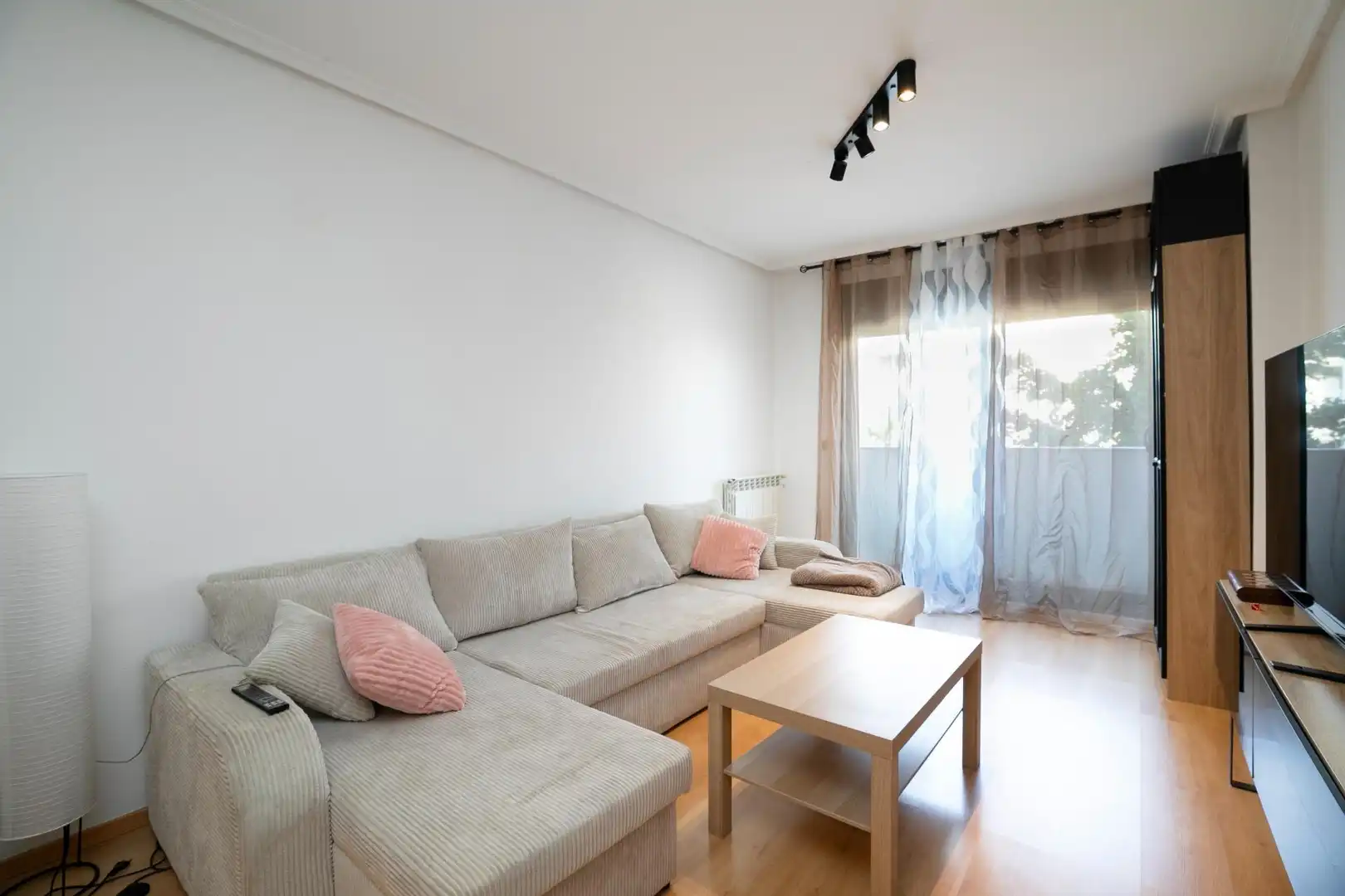 Wohnzimmer von Wohnung zum Verkauf in Huesca mit Klimaanlage, Heizung und Privatgarten