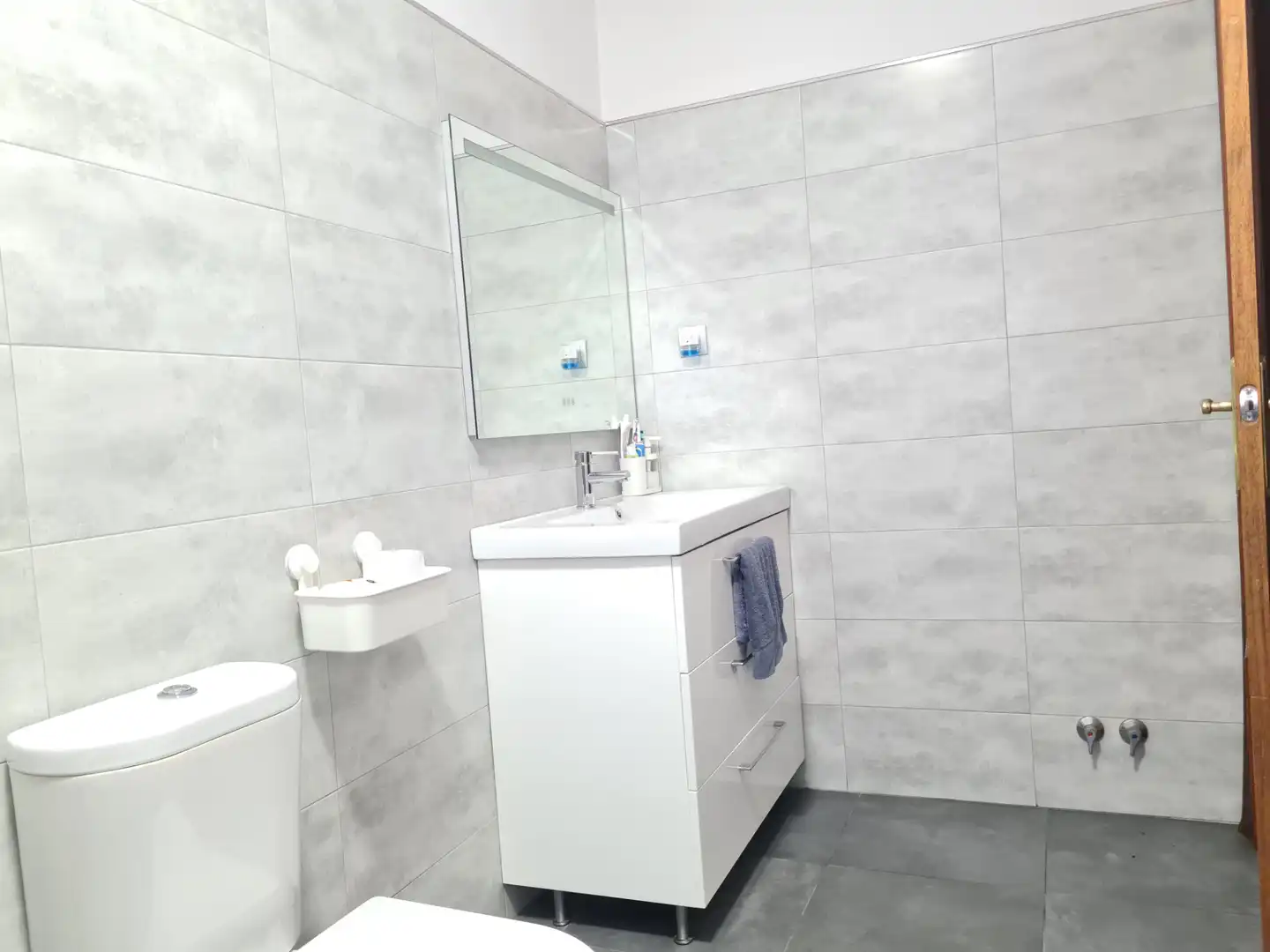 Bathroom of Detached homes for sale in Sevilla  with Air Conditioner, Terrace and Balcony