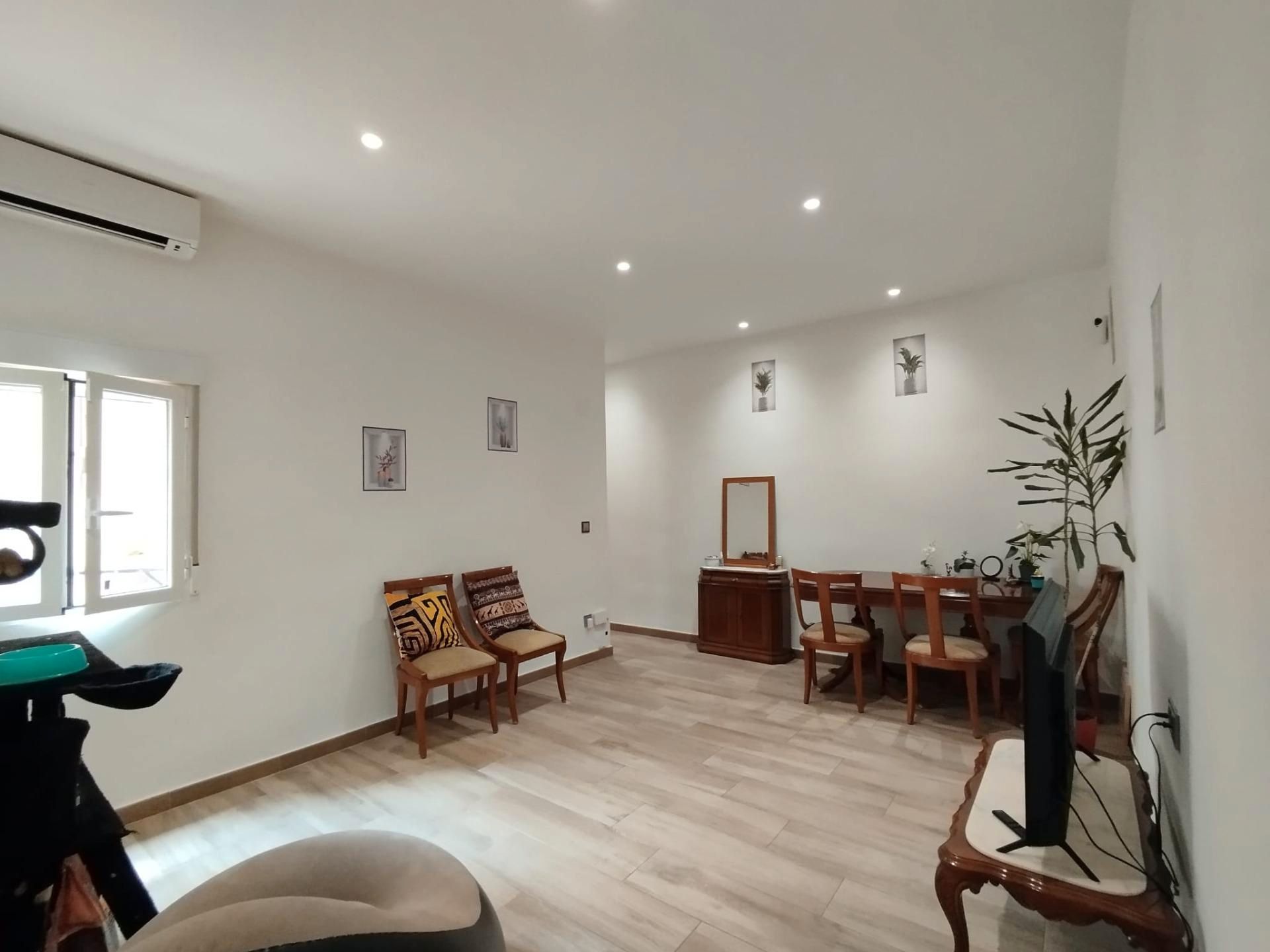 Sala d'estar de Pis en venda en  Madrid Capital amb Aire condicionat, Calefacció i Parquet