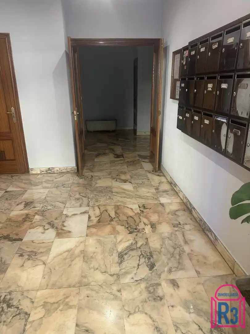 Apartament en venda en León Capital  amb Calefacció, Terrassa i Moblat