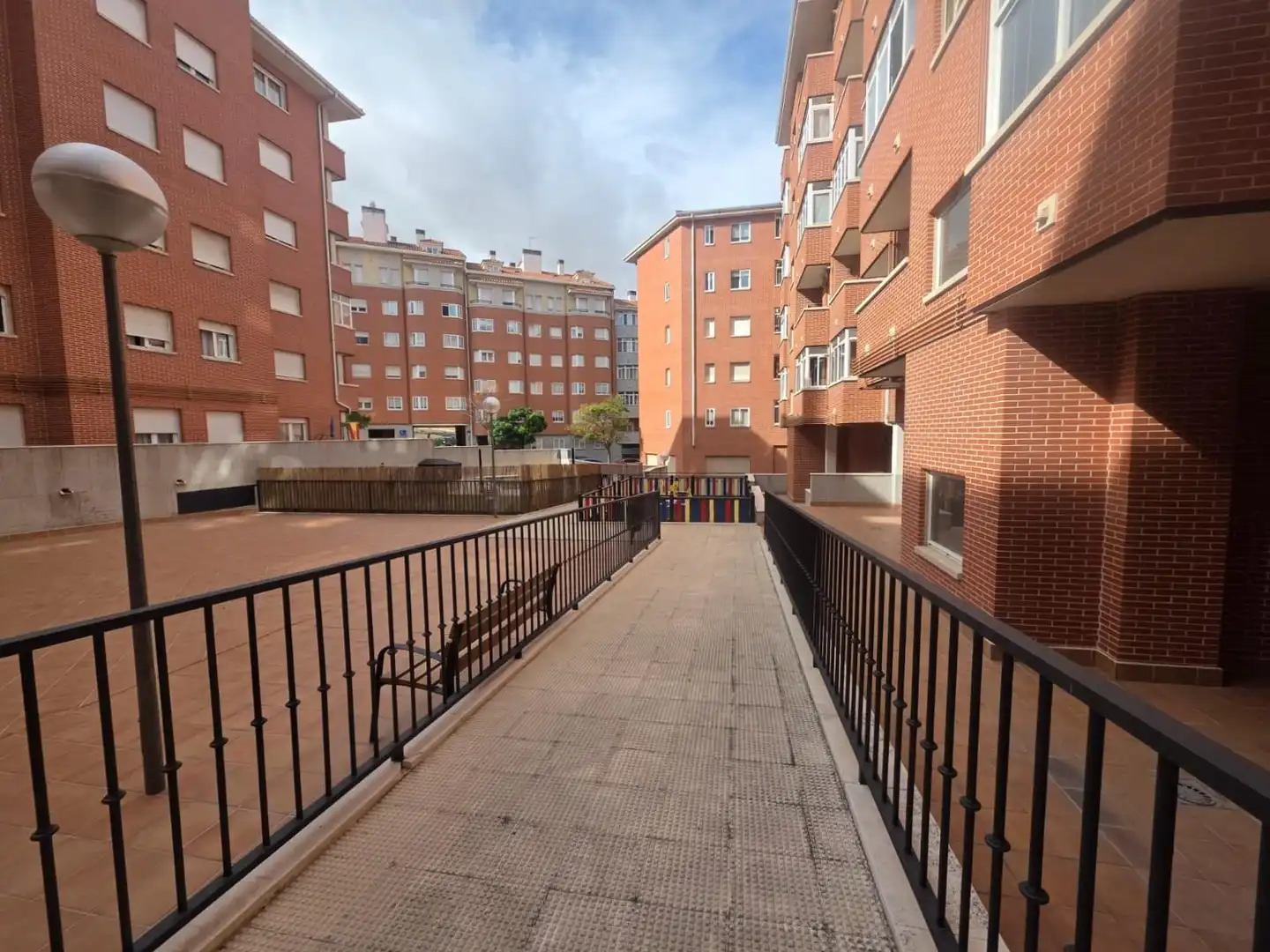 Außenansicht von Wohnung zur Miete in Ávila mit Heizung, Parkett und Terrasse