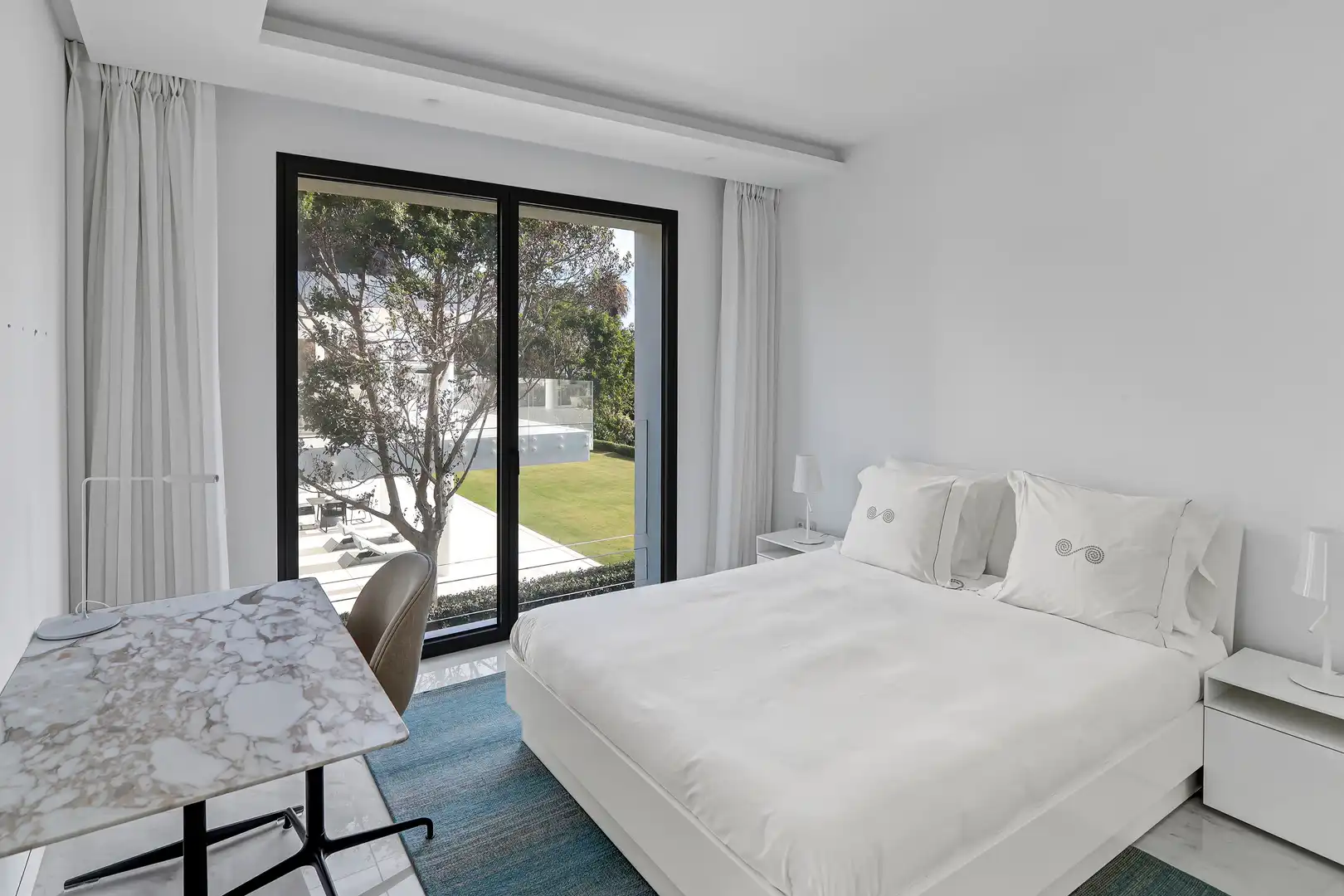 Habitación de Apartamento en venta en Estepona con Aire acondicionado, Calefacción y Parquet