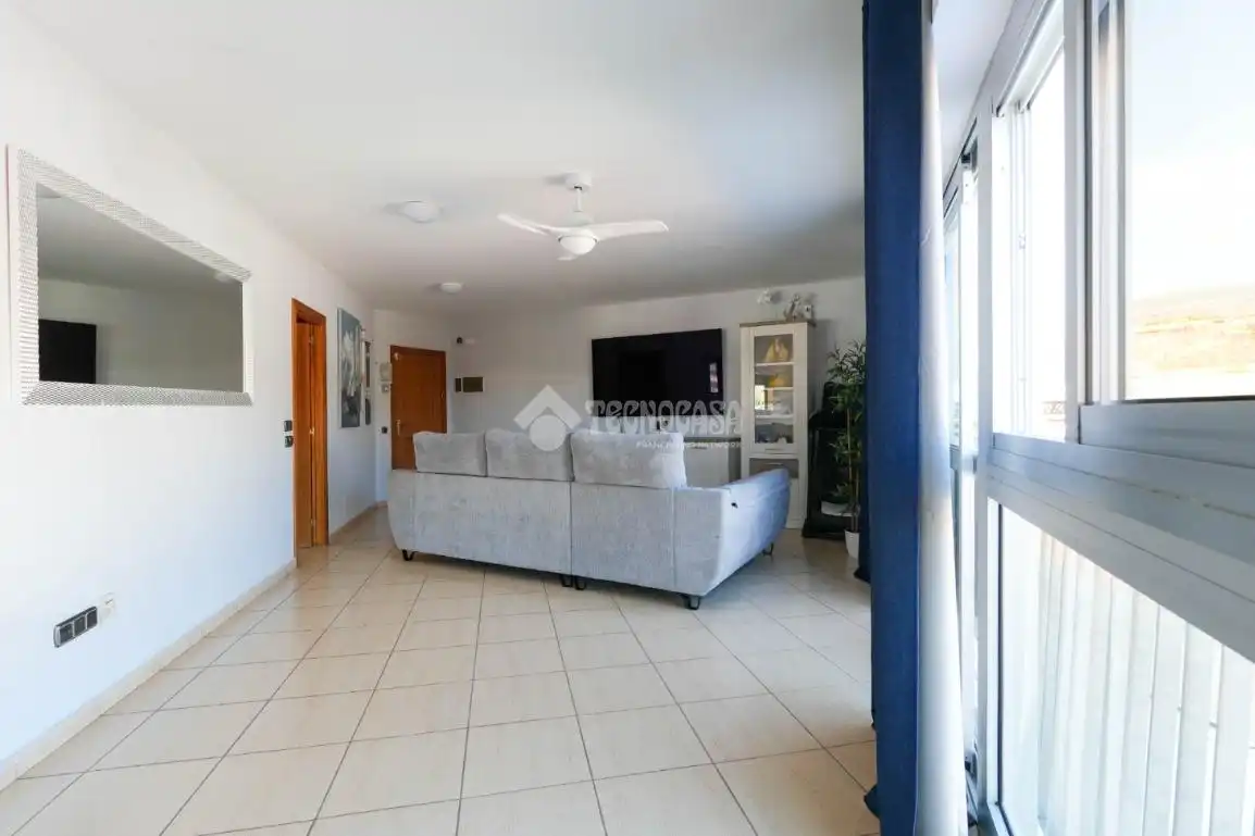 Sala d'estar de Pis en venda en Guía de Isora amb Terrassa