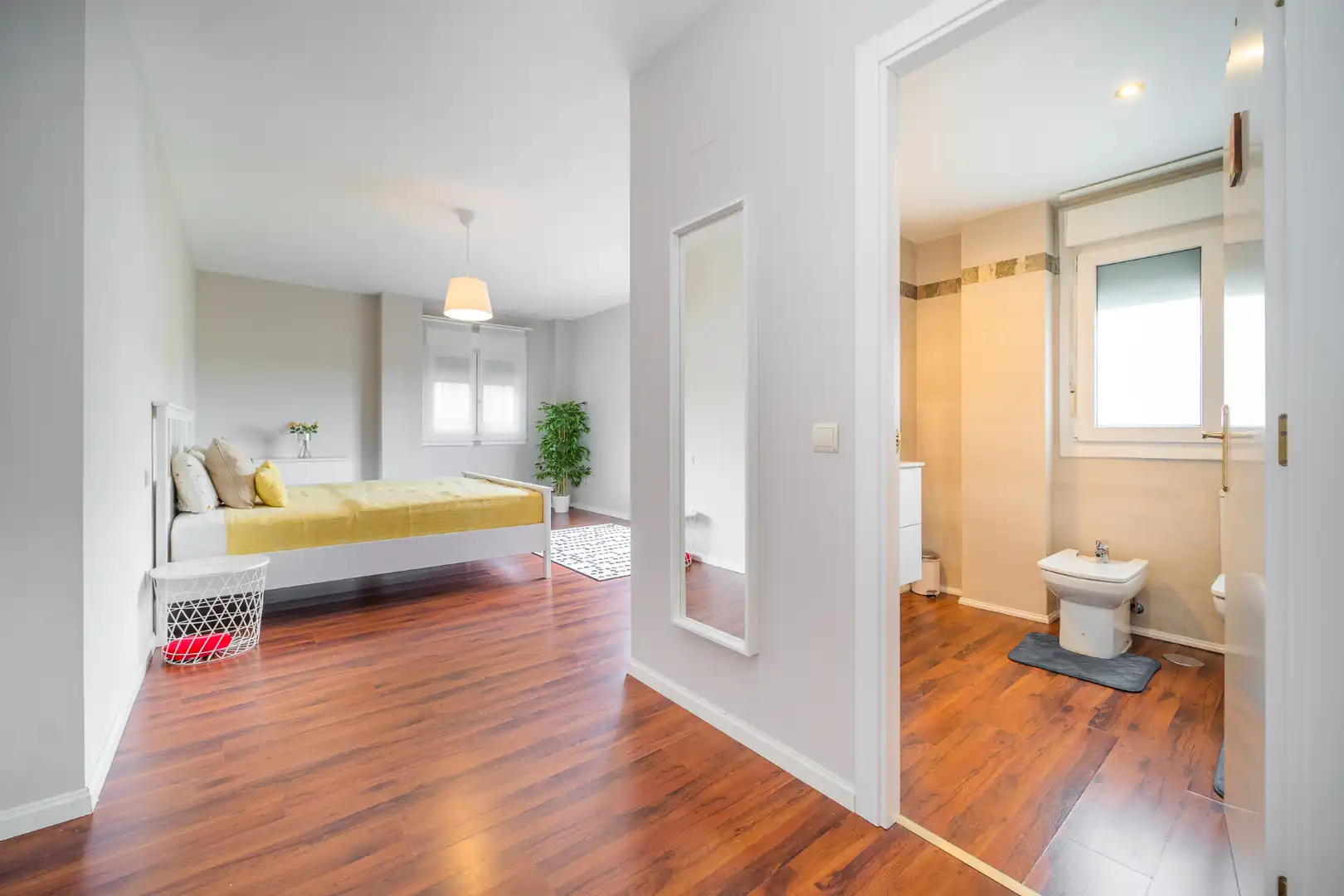 Habitación de Casa adosada en venta en Las Rozas de Madrid con Aire acondicionado, Calefacción y Jardín privado