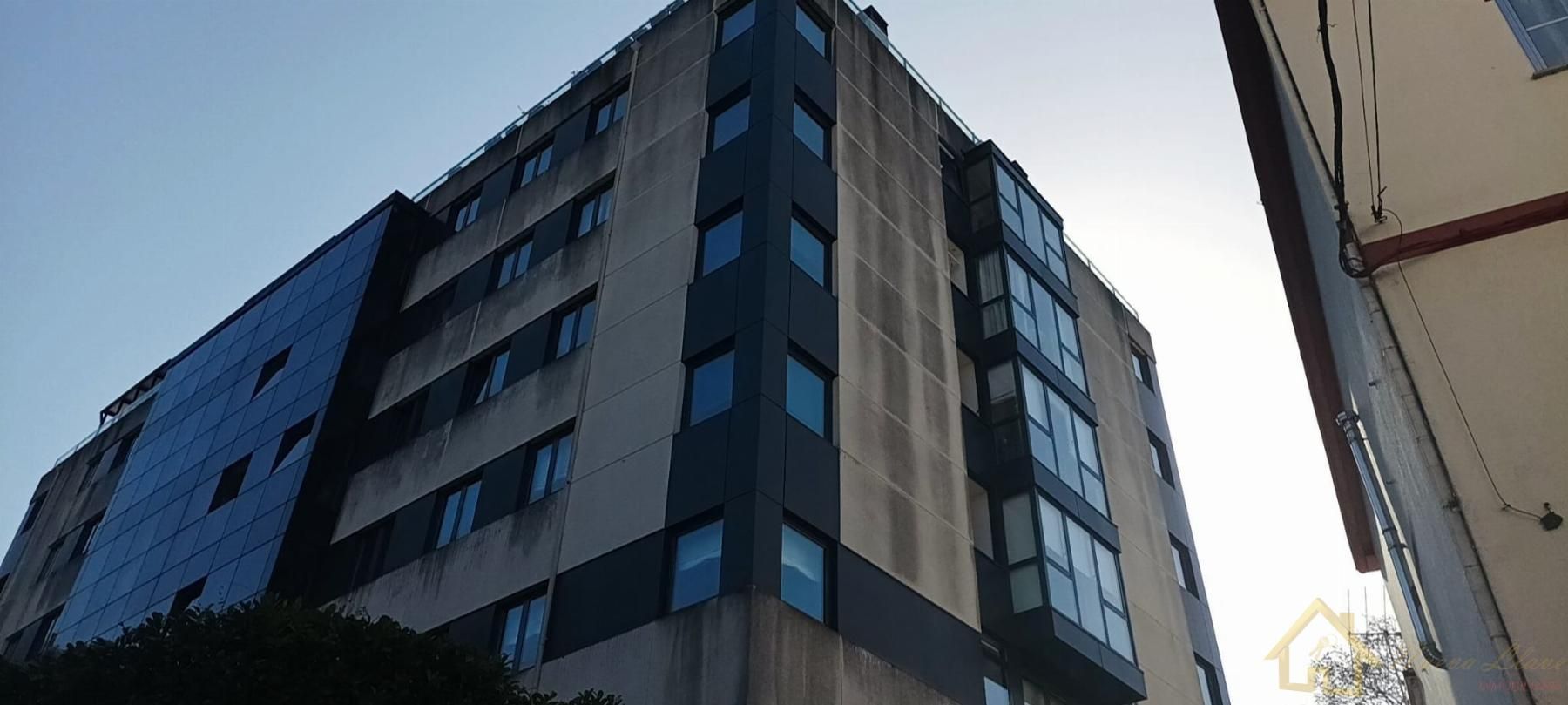 Vista exterior de Àtic en venda en Viveiro amb Calefacció, Terrassa i Traster