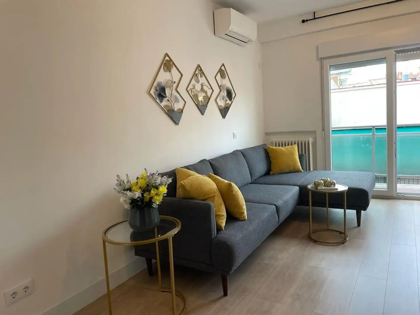 Sala de estar de Piso de alquiler en Madrid con Aire acondicionado, Calefacción y Terraza