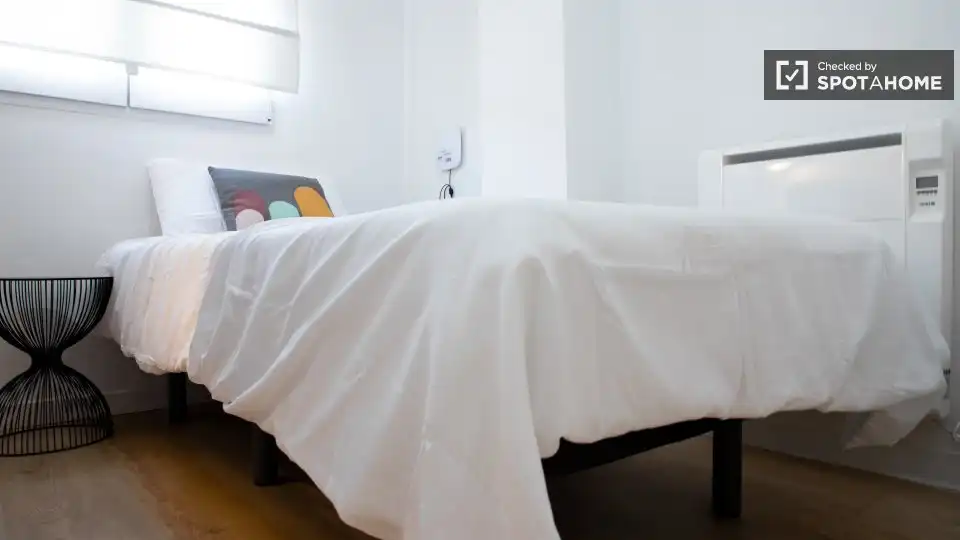 Room in Juan de la Cierva