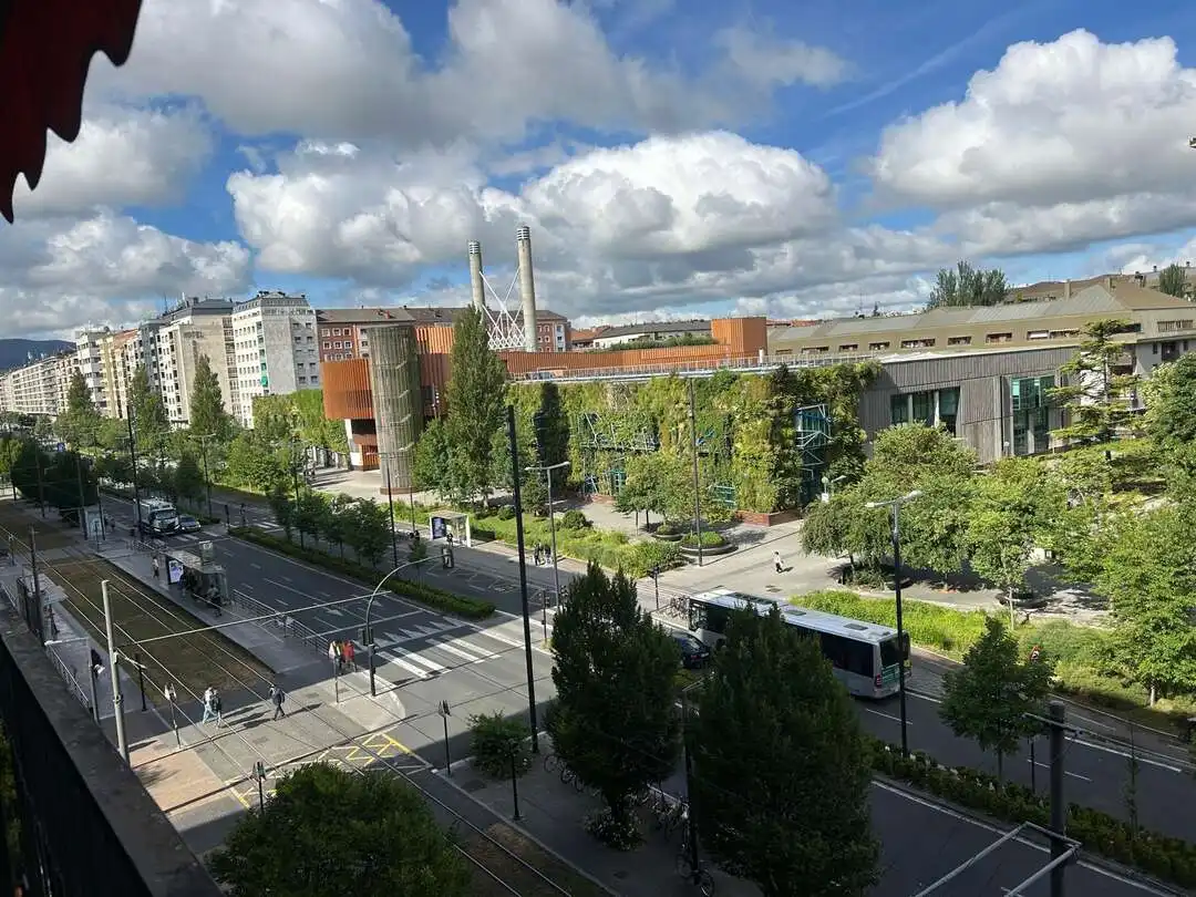 Außenansicht von Wohnung zur Miete in Vitoria - Gasteiz mit Heizung, Terrasse und Abstellraum