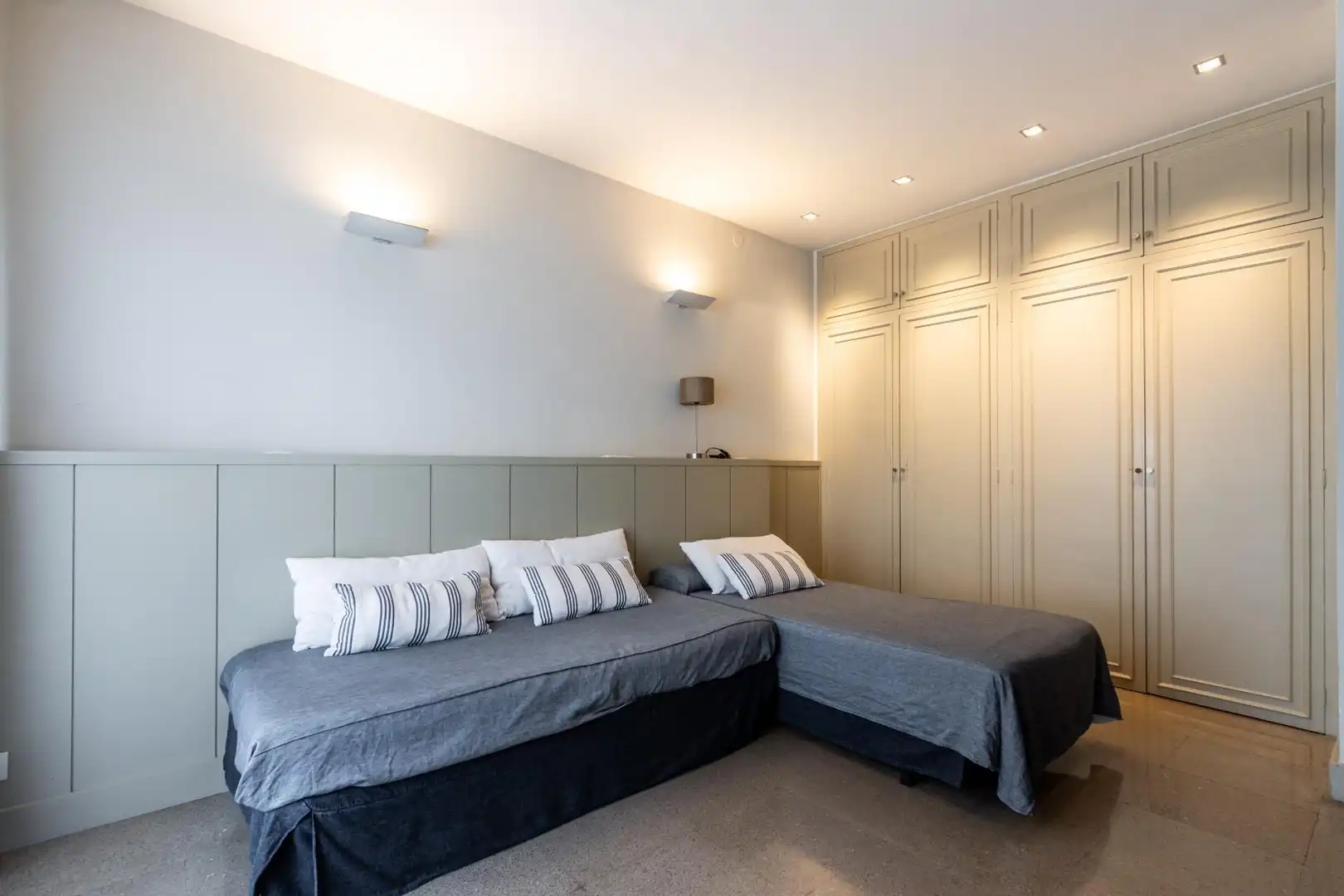 Habitación de Casa adosada en venta en Sabadell con Piscina comunitaria