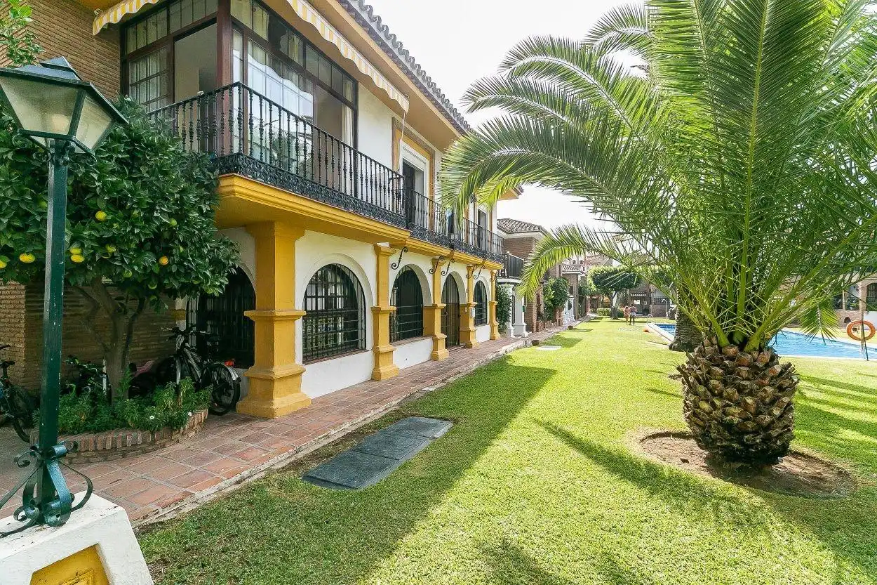 Vista exterior de Apartamento en venta en Fuengirola con Balcón y Piscina comunitaria