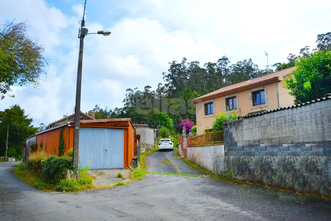 Vista exterior de Casa o xalet en venda en Zas amb Calefacció, Jardí privat i Traster