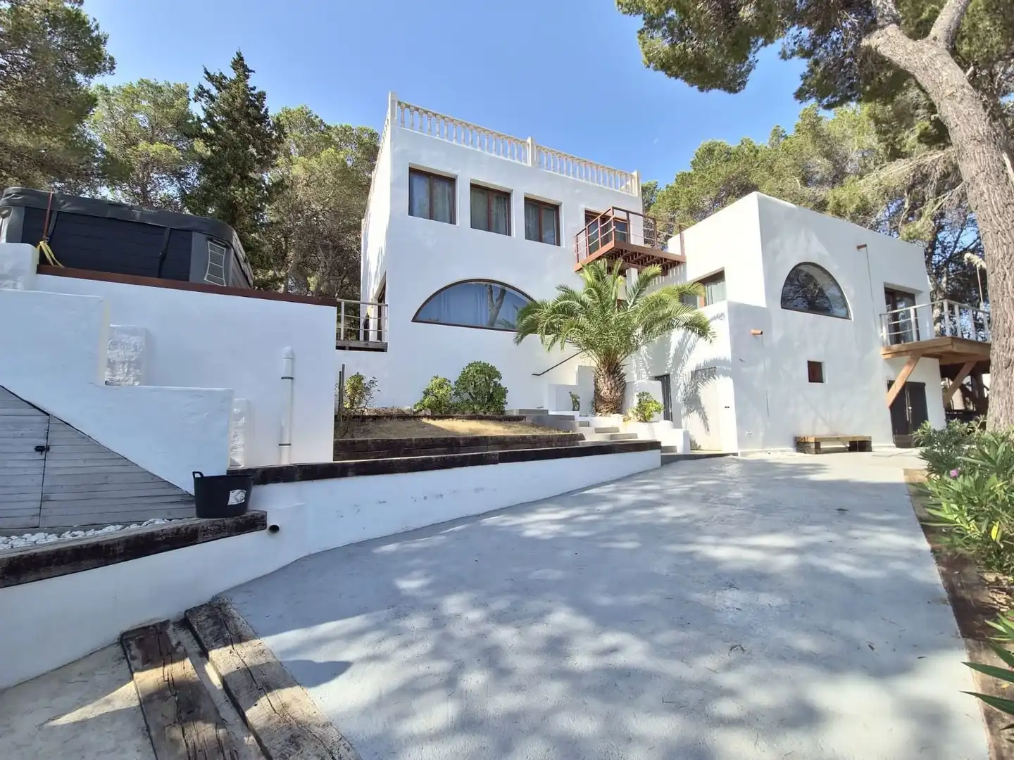 Vista exterior de Casa o xalet en venda en Santa Eulària des Riu amb Aire condicionat, Calefacció i Jardí privat