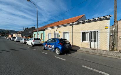 Vista exterior de Casa adosada en venda en Vilagarcía de Arousa amb Terrassa