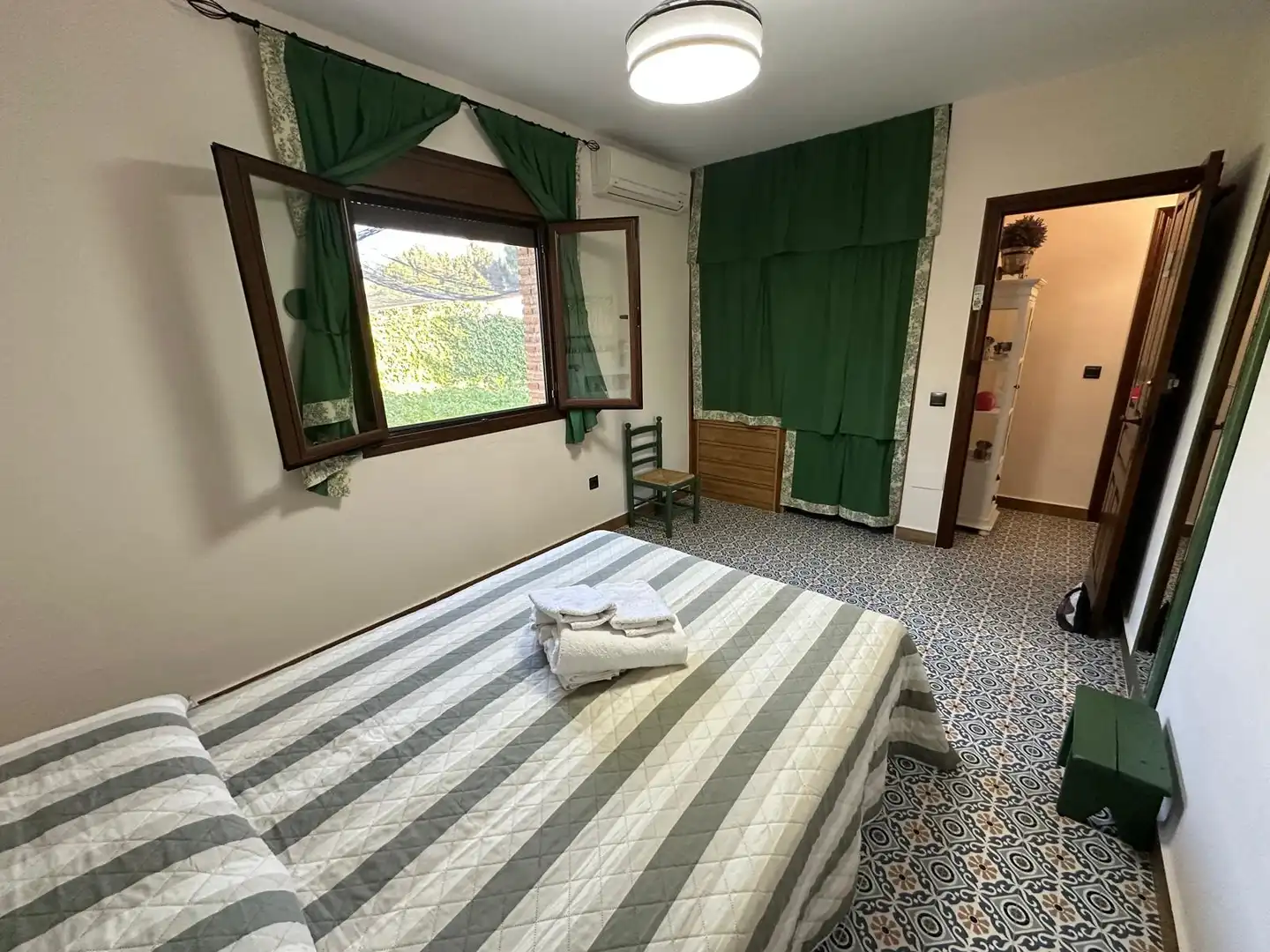 Habitación de Casa o chalet en venta en Montearagón con Aire acondicionado, Calefacción y Jardín privado