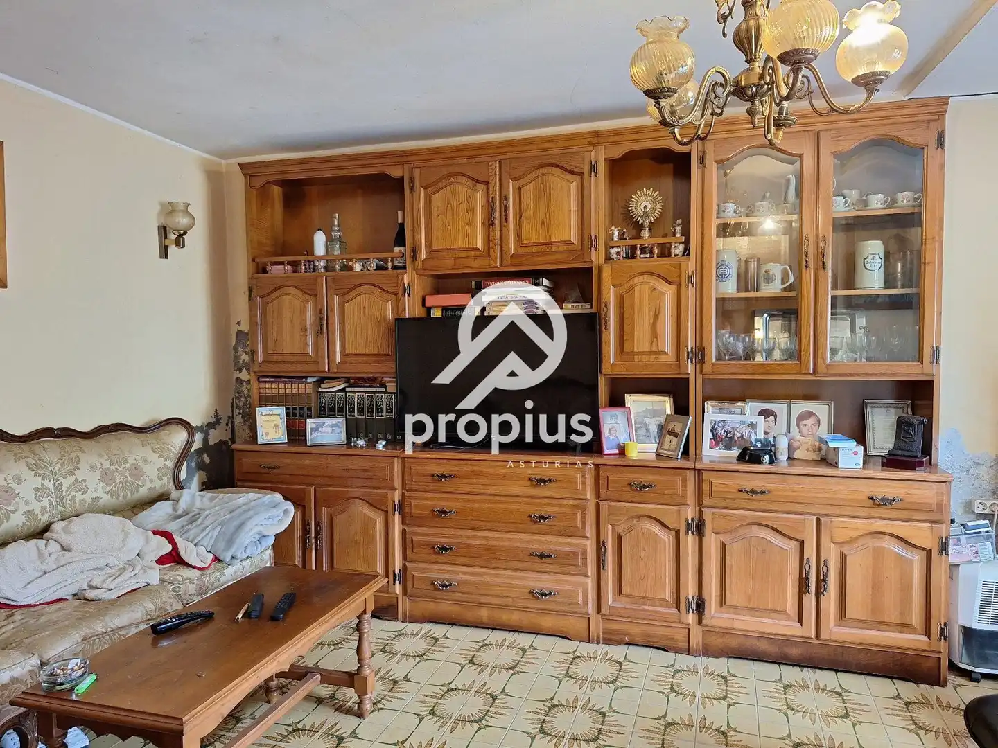 Sala d'estar de Casa adosada en venda en Llanes amb Calefacció